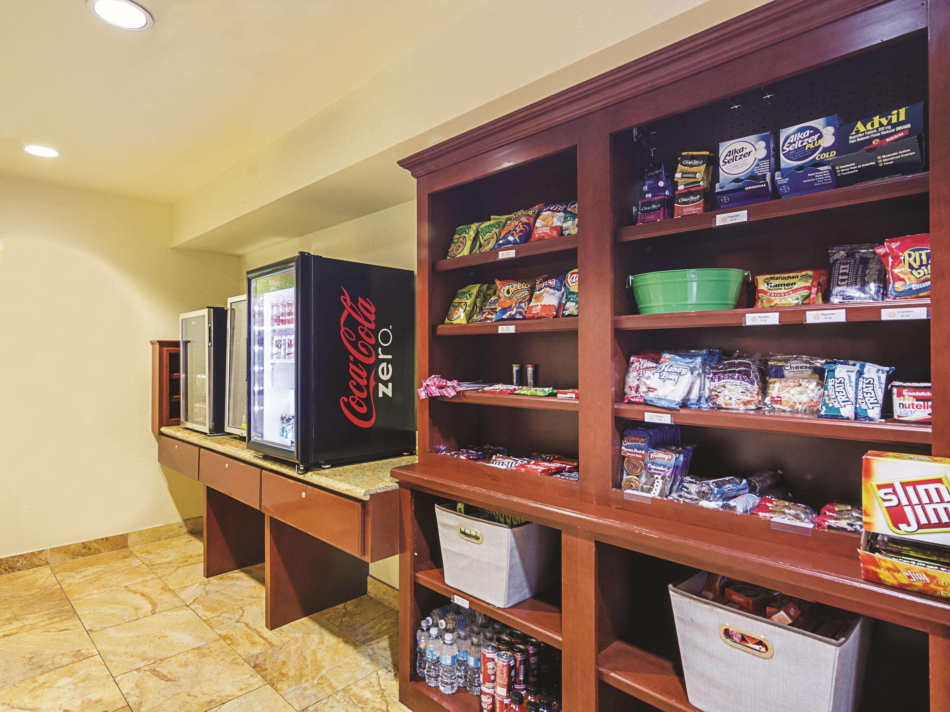 La Quinta Inn & Suites By Wyndham Dothan Exterior photo
