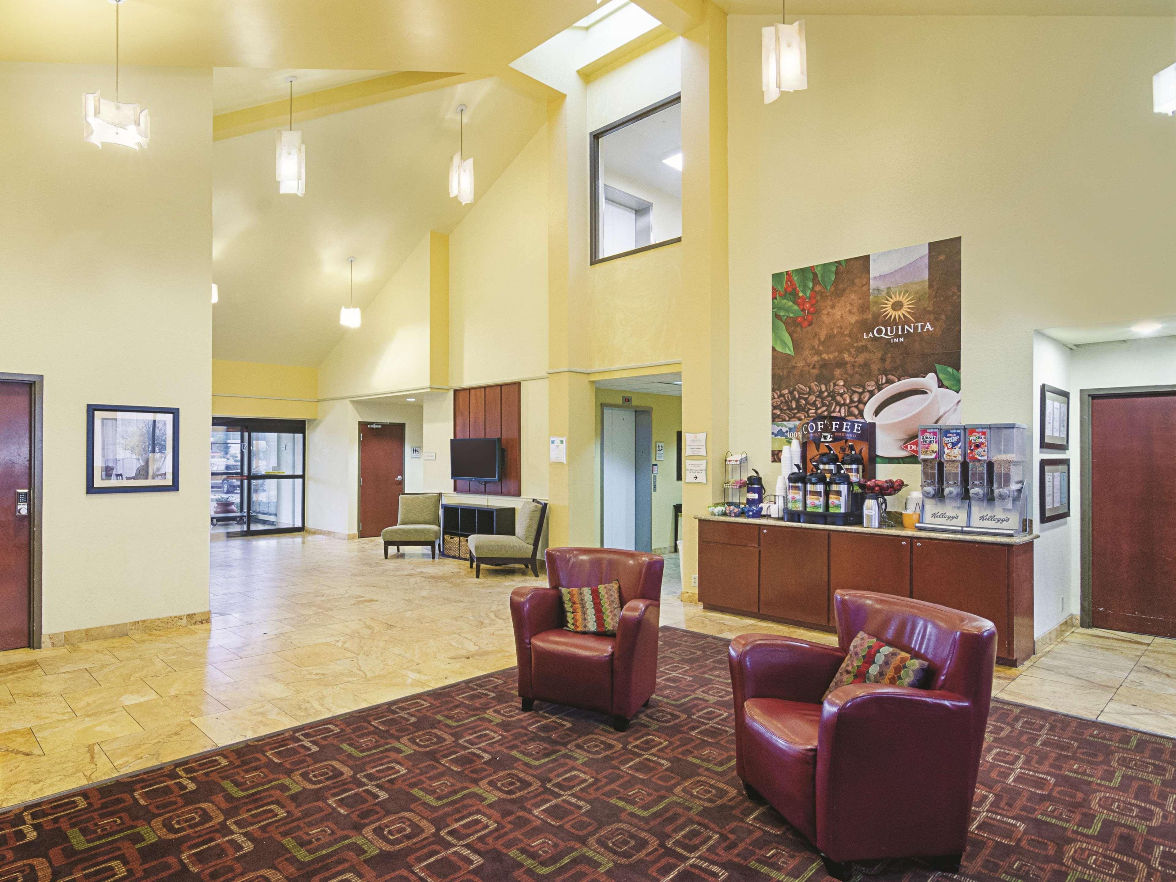 La Quinta Inn & Suites By Wyndham Dothan Exterior photo