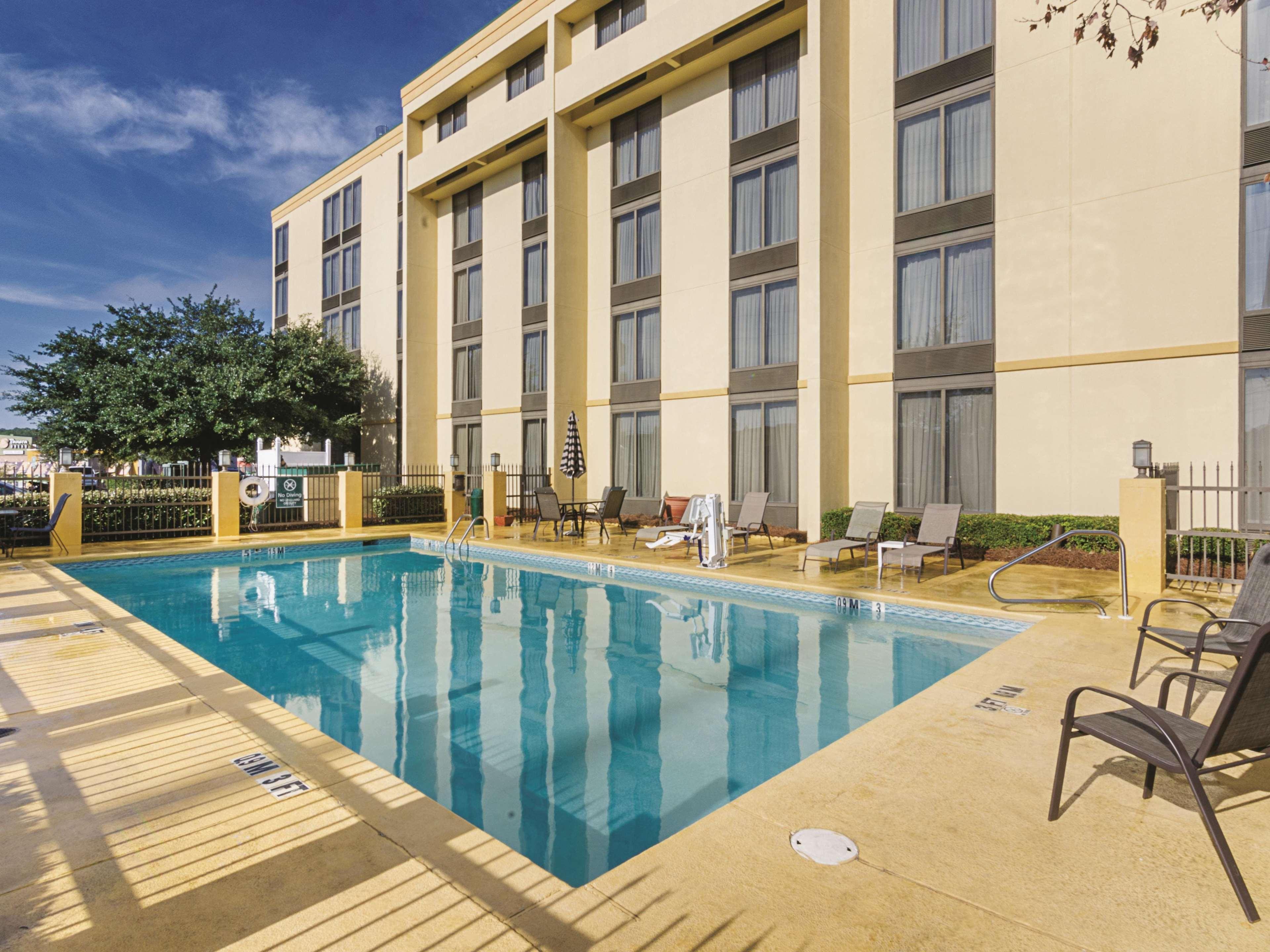 La Quinta Inn & Suites By Wyndham Dothan Exterior photo