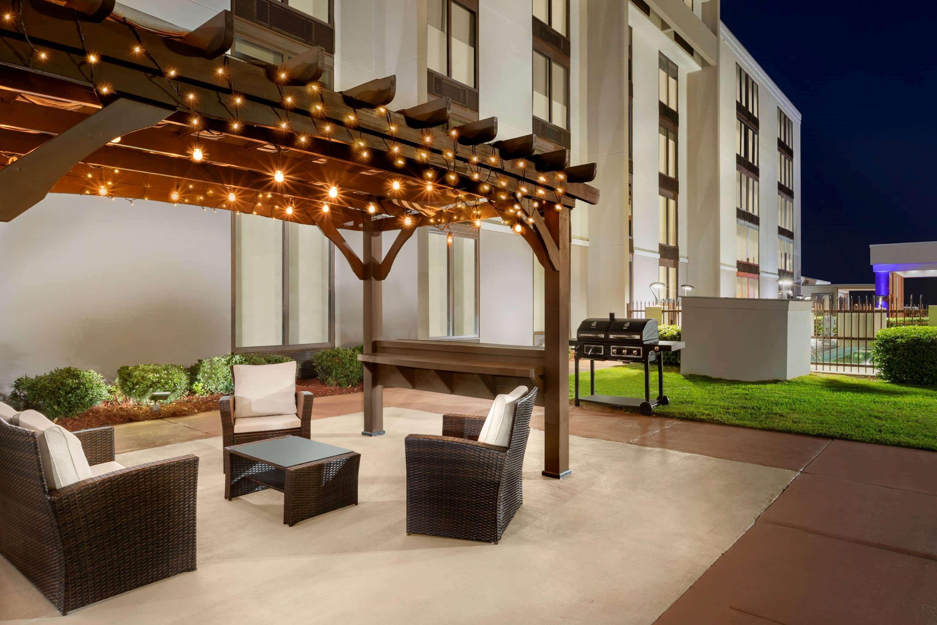 La Quinta Inn & Suites By Wyndham Dothan Exterior photo