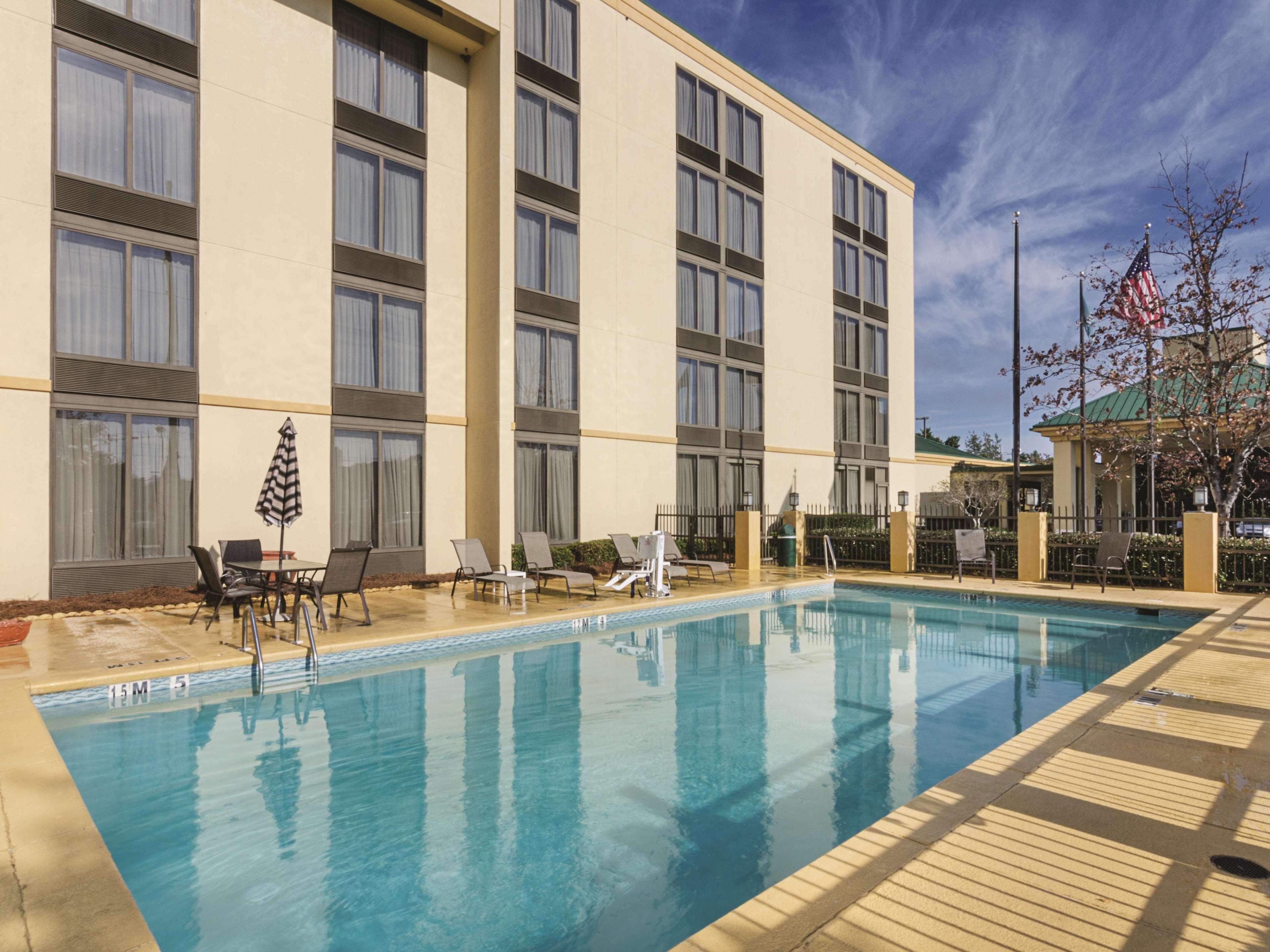 La Quinta Inn & Suites By Wyndham Dothan Exterior photo