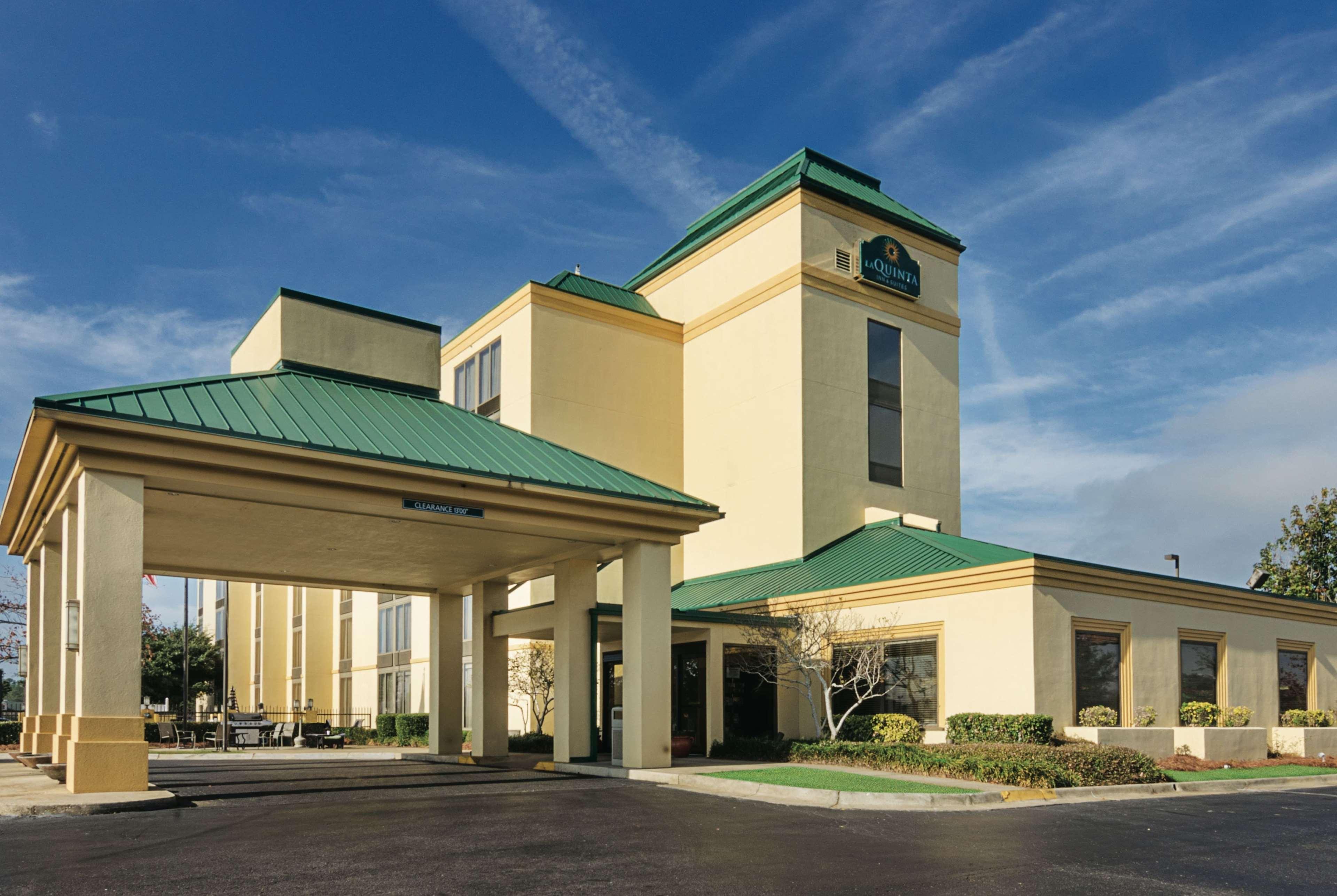 La Quinta Inn & Suites By Wyndham Dothan Exterior photo