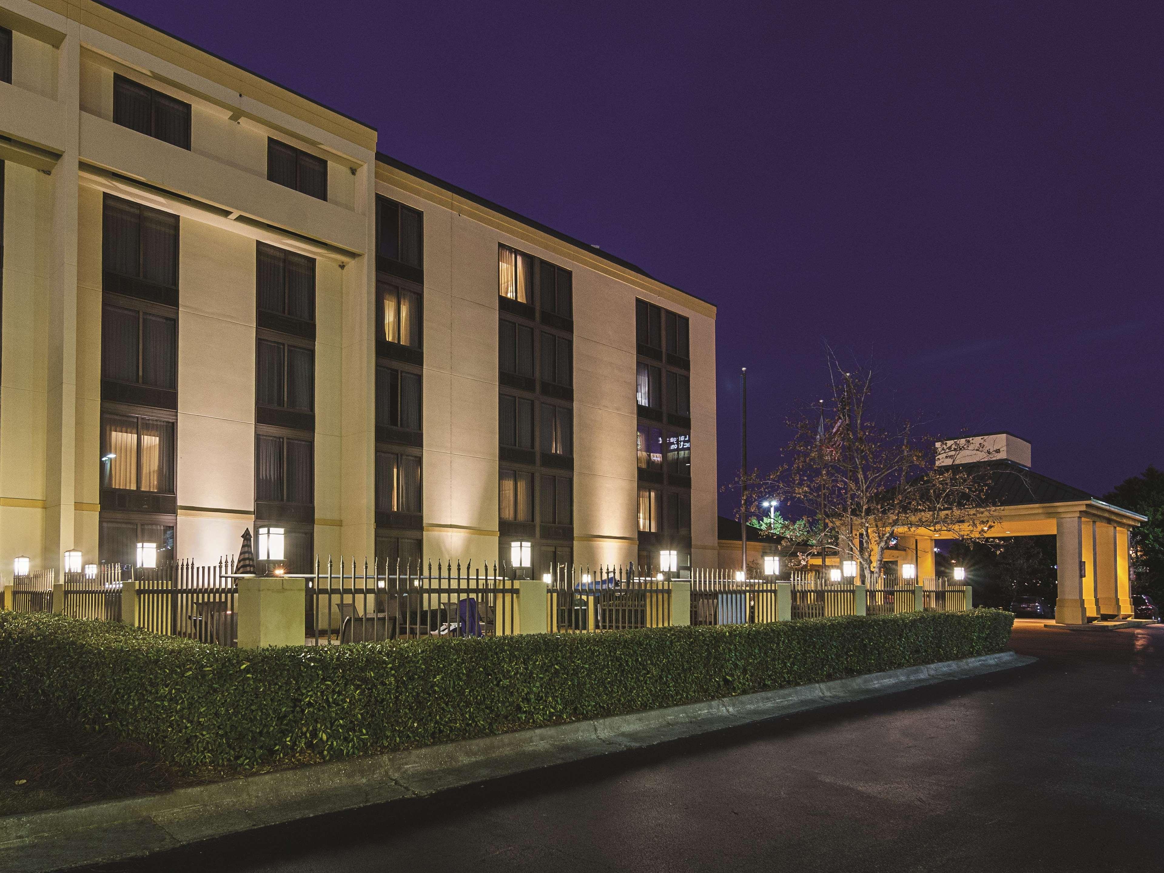 La Quinta Inn & Suites By Wyndham Dothan Exterior photo