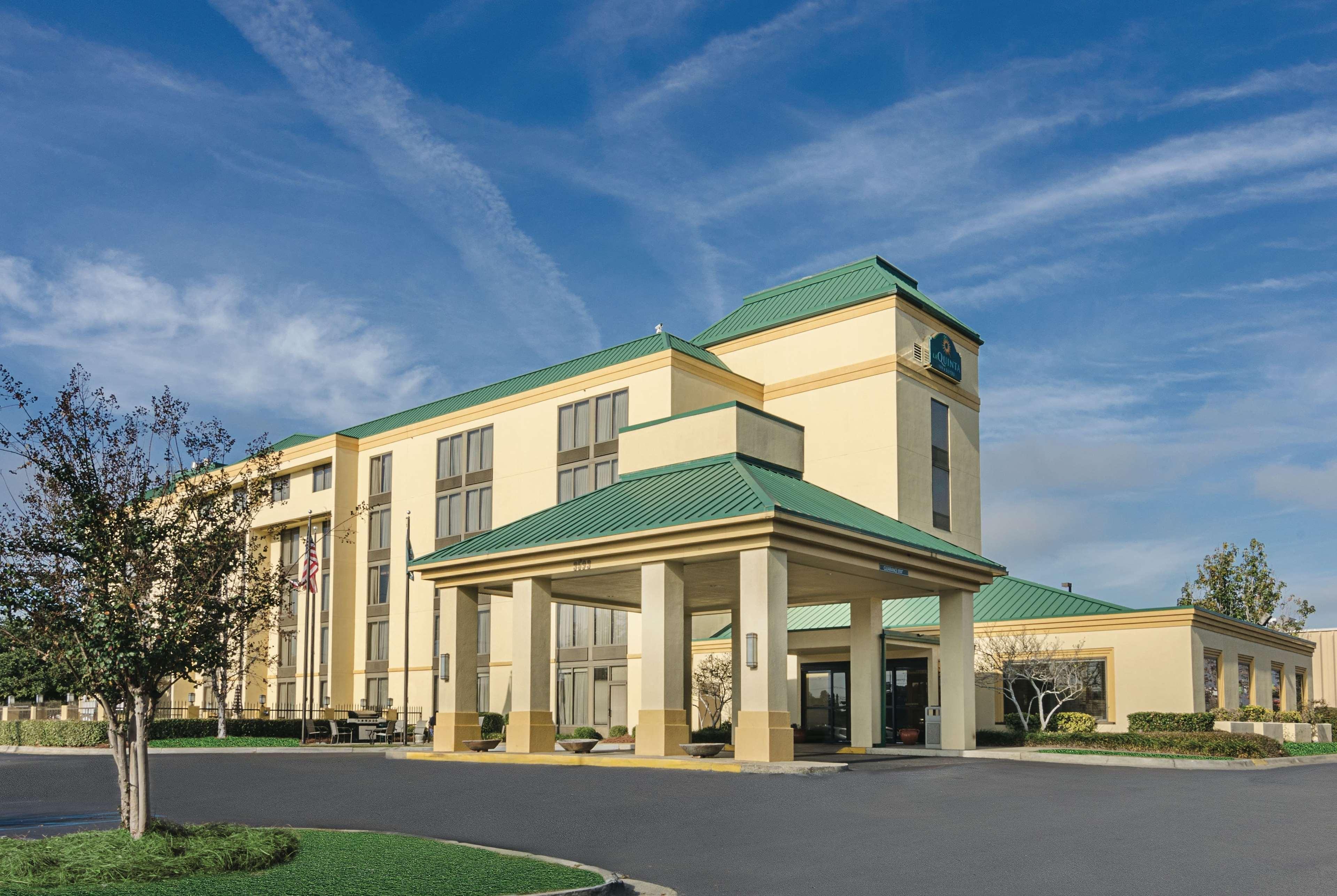 La Quinta Inn & Suites By Wyndham Dothan Exterior photo