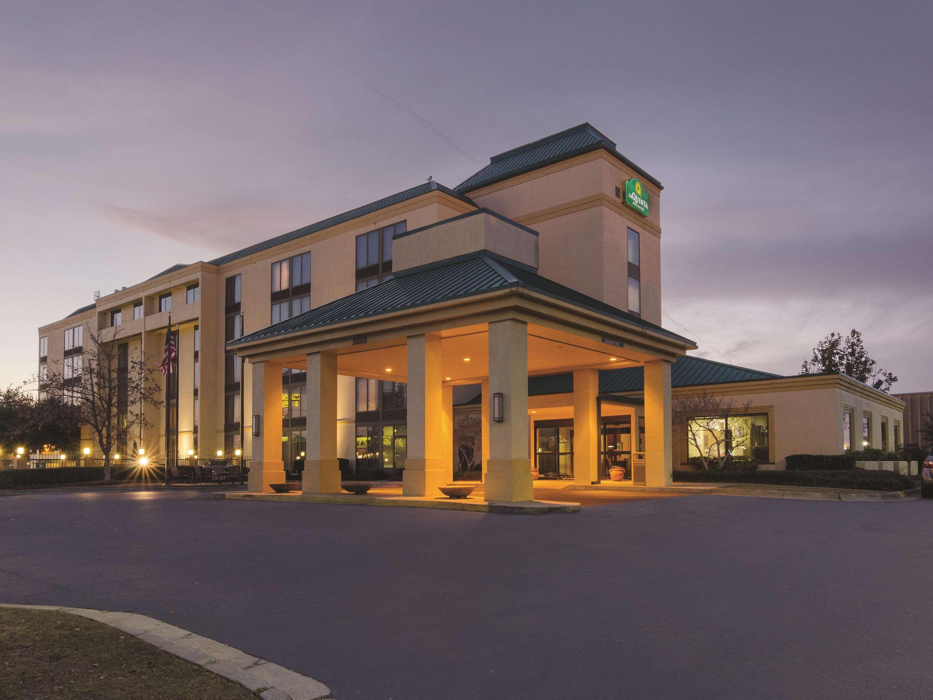 La Quinta Inn & Suites By Wyndham Dothan Exterior photo