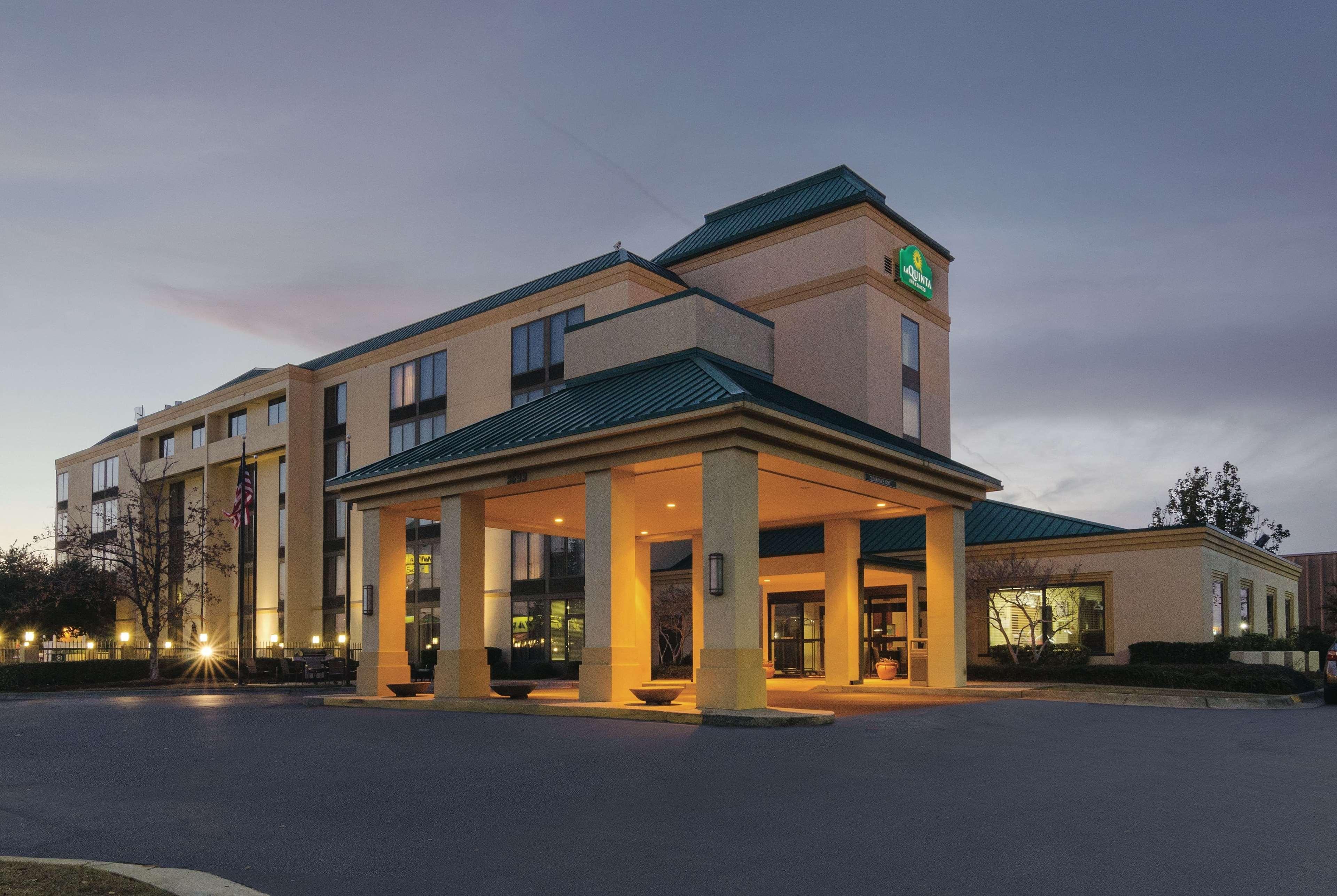 La Quinta Inn & Suites By Wyndham Dothan Exterior photo
