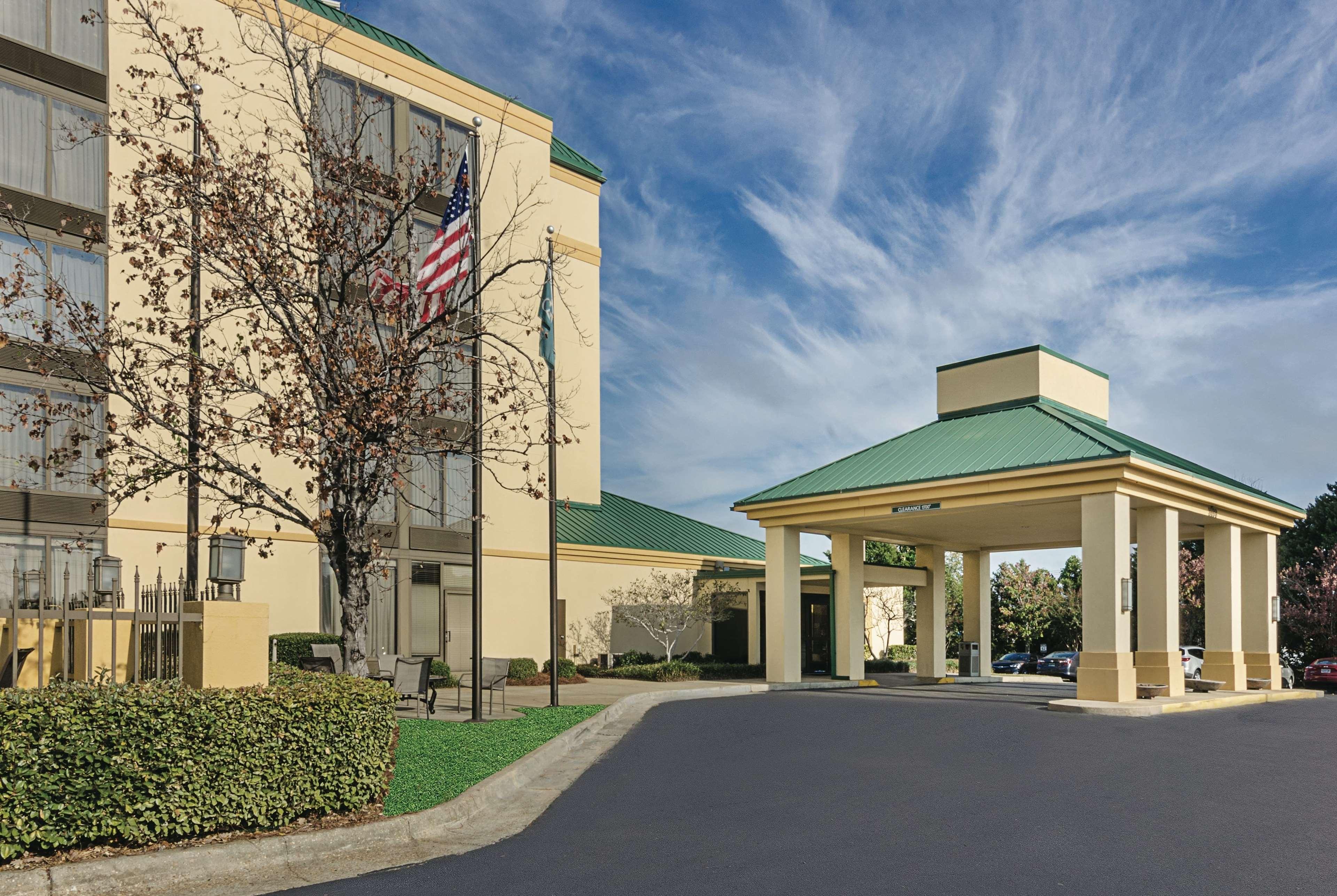 La Quinta Inn & Suites By Wyndham Dothan Exterior photo